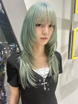 ノラ シンディ(NORA CYNDY) ブリーチハイトーンペールミントグリーンロングハッシュカット