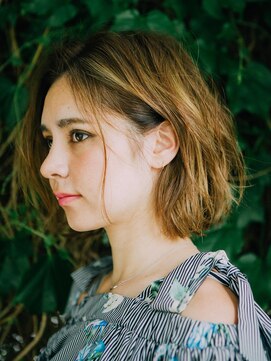 アフェクト(affect) 前髪長めの耳かけスウィングショートボブ
