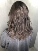 グレージュ　波ウェーブ　アッシュ