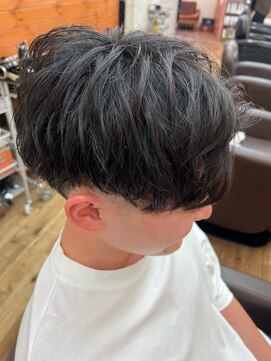 バーバーショップテト(barber shop tete) 前下がりセンターパート