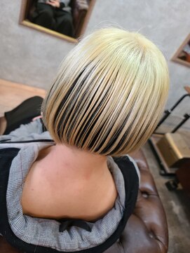 ヘアートランプ(hair trump) インナーブラック◆前下がりボブ◆ダブルブリーチ