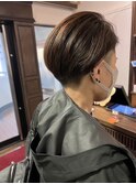 20代30代40代黒髪前下がりショート刈り上げ女子