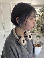 シー(thee) ショートボブ×ペールブルー