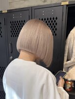 ヲタク(wotaku.)&nbsp;ミルクティーカラーホワイトベージュハイトーンダブルカラーボブ