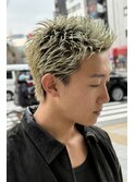 ザクザクな質感の金髪スパイキーショート