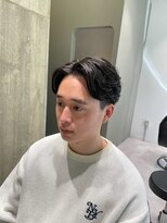 ベール(Vale)&nbsp;清潔感UPビジネスで大活躍　ツーブロック×センターパート