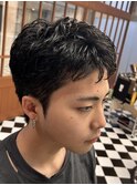 スパイキーショートブルーブラックフェザーパーマサーフカール
