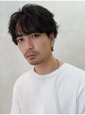大人の抜け感を演出する、今トレンドのフェザーパーマ