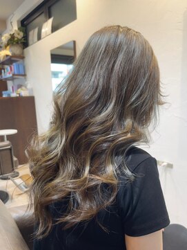 リリー(Lily) 透明感グレージュ