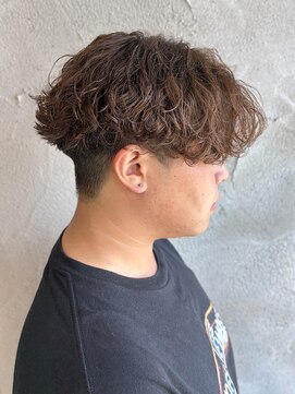 ニアウ 高崎店(Niau) メンズセンターパートサーフカール群馬高崎眉毛