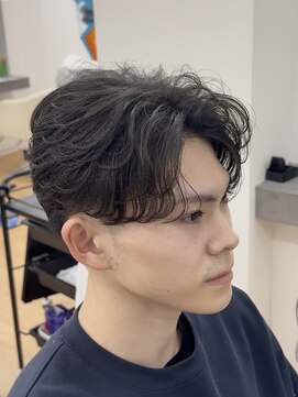 ビカム 名駅(become) 強めの毛流れフェザーパーマ