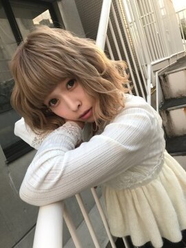 ジーナ(XENA) ホワイトベージュボブ