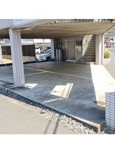 【第一駐車場】サロン真下の駐車スペース（※当ビル1階になります）