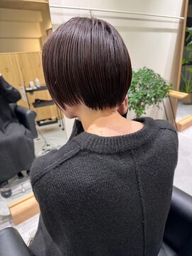 フイ(HUI) 20代30代大人可愛い小顔ボブ前下がりショートハイライト