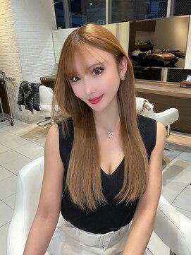 ローレン(Rollen) ロングレイヤーで輝く艶髪ストレート