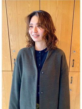 カフネ ジュントス ヨロ(Cafune' juntos YOLO) ミディアムレイヤー×パーマ　20代　30代　40代◎