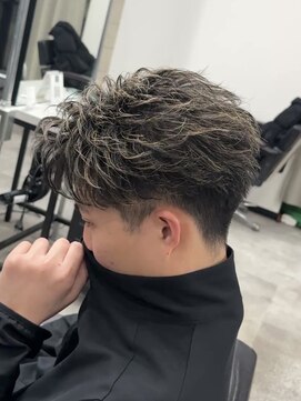 イーラ(era) フェザーショートパーマ/メンズ/刈り上げ/眉毛/ツイスト