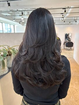 メリー オオサカ(Merly Osaka) butterfly layercut