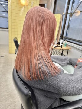 ヒビヲ(HIBIO) 横浜タッセルボブ切りっぱなしボブピンクベージュカラー外ハネ