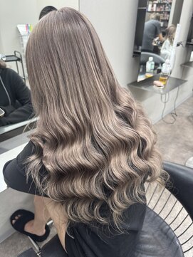 エミーバイモアムー(Emmie byMoremuu) ミルクティーグレージュ