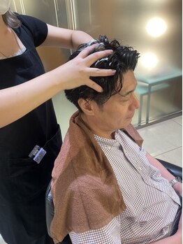 六本木美容室 西麻布店の写真/美髪を求める大人女性やビジネスマンなど幅広い世代の方に大人気のヘッドスパ！髪も心も癒される時間を♪