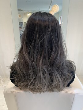 カイム ヘアー(Keim hair) グレーバレイヤージュ/ホワイトグレージュ/外国人風くすみカラー