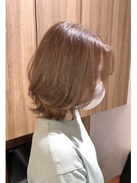 シャメル(Chamel) 外ハネウルフボブ◇艶感透明感ある大人可愛いシアベージュ