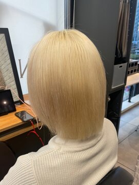 ラックスビー ウメダ 大阪梅田店(LUXBE UMEDA) Bob blond beige / Mao