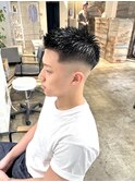 バズカットバーバーヘアスキンフェードカットミドルフェード