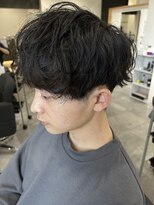 ヒュイル バイ ニアウ(Hwyl by Niau) メンズマッシュパーマスパイラルパーマニュアンスパーマ癖毛眉毛