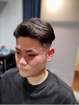 トレバー(Trever) ショートスタイルのサイドパート