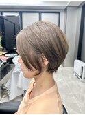 40代50代60代耳かけショート前髪なしハンサムショート白髪ぼかし