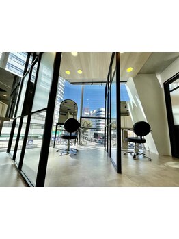 半個室のマンツーマン施術だからこその居心地の良さをご提供◎髪質改善ならお任せを*。[立川駅]