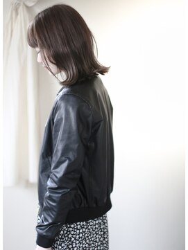 ホワイトルーム(White Room) アッシュグレージュの外ハネボブ♪