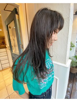 ムジーク(Musiiik) レイヤースタイルとグリーンブラック