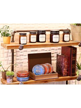 普段のシャンプーでは落とせない汚れをクリアに！心地よい雰囲気の中で、特別な時間をお楽しみください。