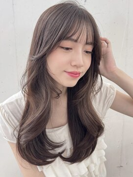 ファナ ブルーム(fha-na bloom) レイヤーカット/韓国ヘア/小顔/前髪長め/オリーブグレー/
