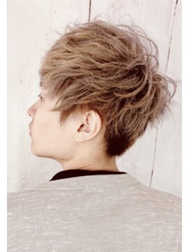 美容室 ホワイトビートル(White Beetle) 束感フワツンツーブロック