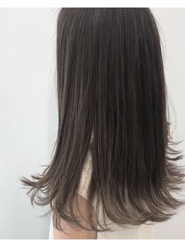 クールブ(Courbe) 暗めのトーンでも透明感を♪ダークグレージュカラー