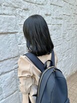 艶感クリアブラック/地毛風カラー/フェミニンミディ