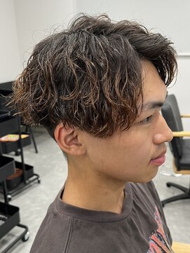 フゥ 宇都宮(FeU) 波巻きパーマセンターパートツイストパーマメンズマッシュパーマ