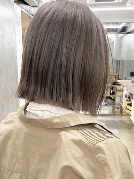 グランツ ヘアー(GLANZ Hair) ハイトーンカラーダブルカラーミルクティーベージュミニボブ