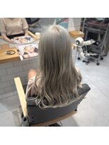 ミエルヘアーエスト 新宿店(mielhair est)&nbsp;ホワイトシルバー　デザインカラー