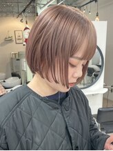 ヒビヲ 天神警固(HIBIO)&nbsp;ショートボブ切りっぱなしボブタッセルボブブリーチダブルカラー