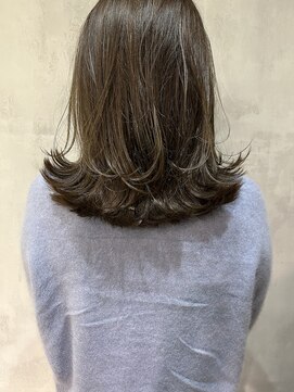 キチ(kichi.) [kichi.] くびれヘア×オリーブグレージュ