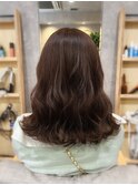 ブリックベージュ × ウェービーヘア