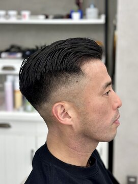 レヴィア(REVIA) メンズカットフェードスタイル刈り上げ