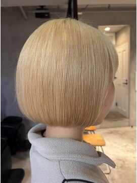 エリマ 調布(elima) ブリーチあり抜きっぱなしブロンドベージュミニボブタッセルボブ