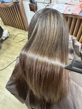 アローズ 大牟田店(arose) ツヤツヤストレートで、ダメージを見せない髪に