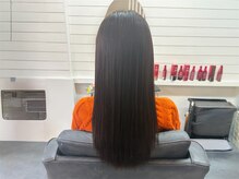 オーバー(OVER)の雰囲気（トリートメント配合で髪をケアしながら施術できます）